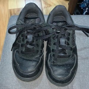 EUC Nike Force 1 black sneaker 11 toddlers size